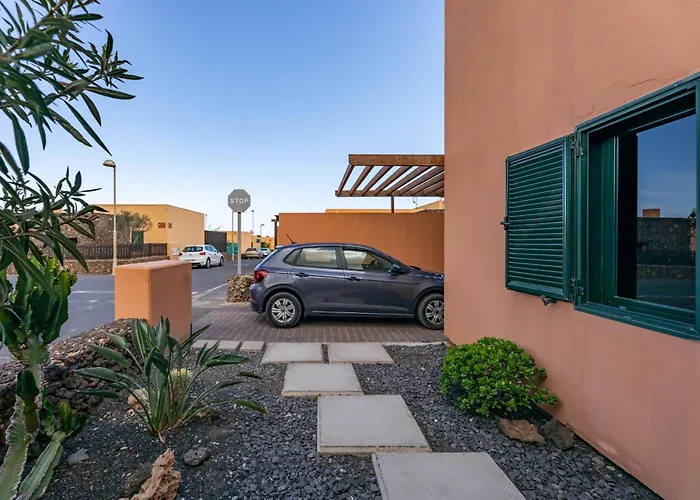 Sunrise Surf House, Big Garden, Hot Tub, Parking, super-fast free Wi-Fi