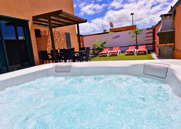 Sunrise Surf House, Big Garden, Hot Tub, Parking, super-fast free Wi-Fi